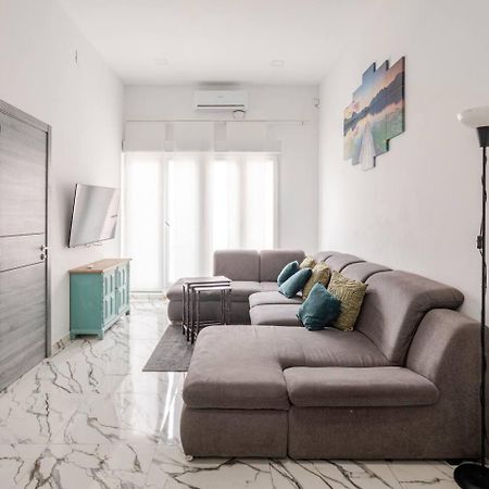 Apartamento En Planta Baja Cerca De La Playa En 바달로나 외부 사진
