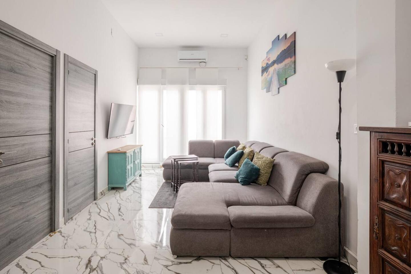 Apartamento En Planta Baja Cerca De La Playa En 바달로나 외부 사진